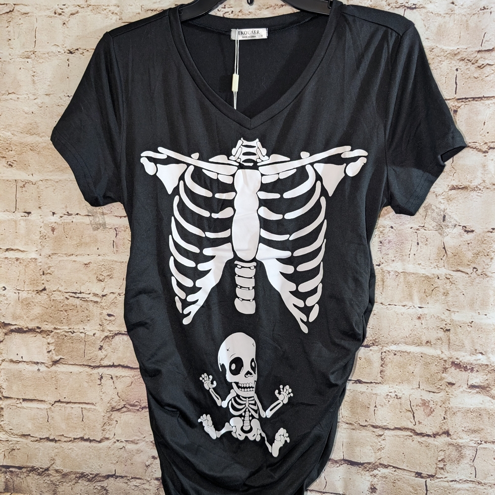 ♥️Ekouaer maternity skeleton t-shirt is a black, V-neck top Med